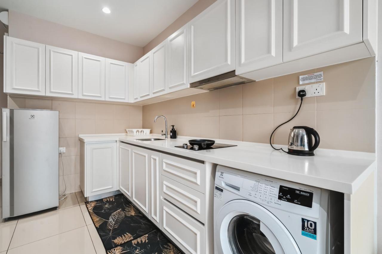 Hostahome Suites At I-City, Central Mall Шах-Алам Экстерьер фото